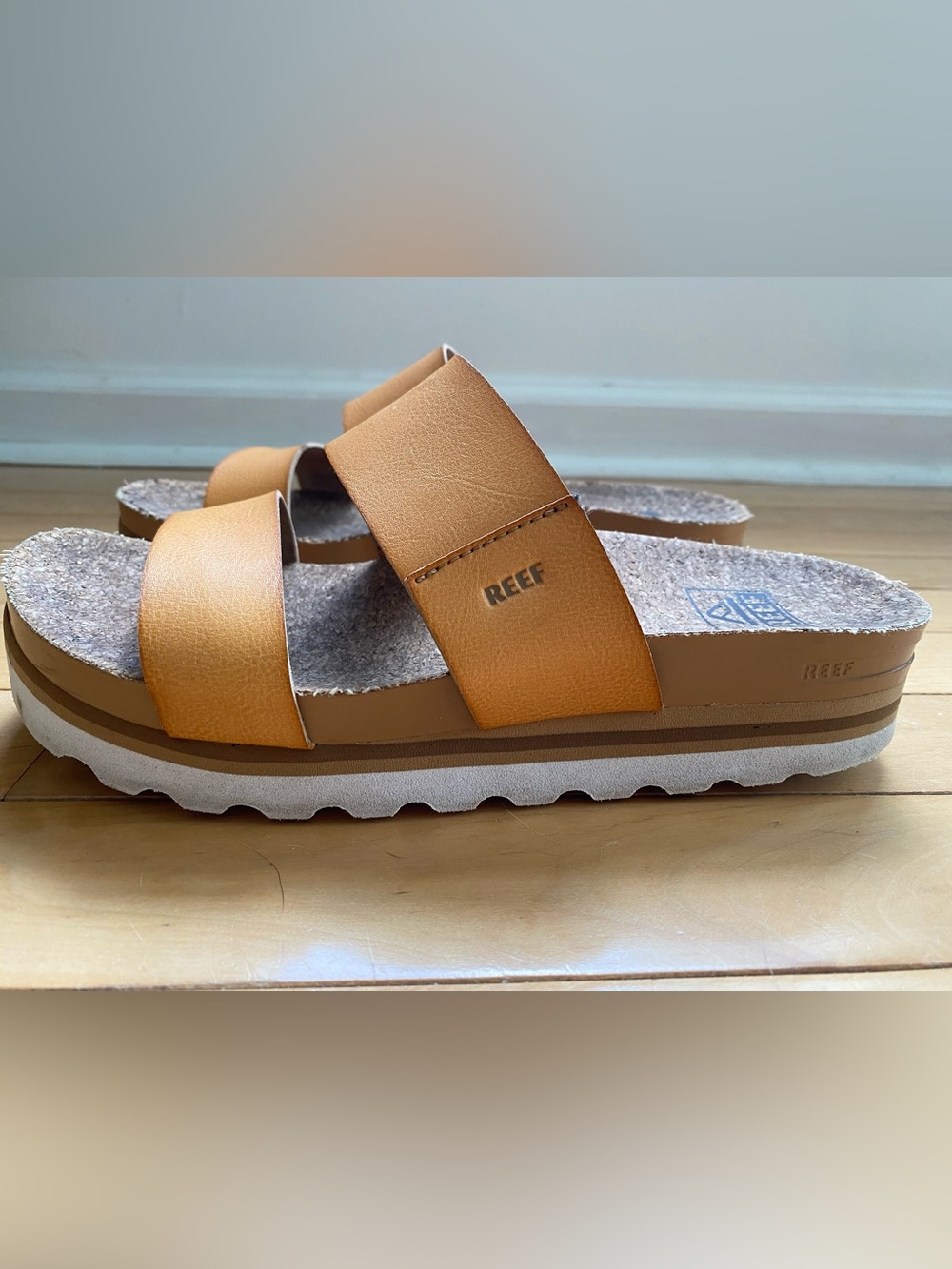 Reef Cushion Vista Hi Platform Sandals Women's Size 7 Tan Two-Strap Slide